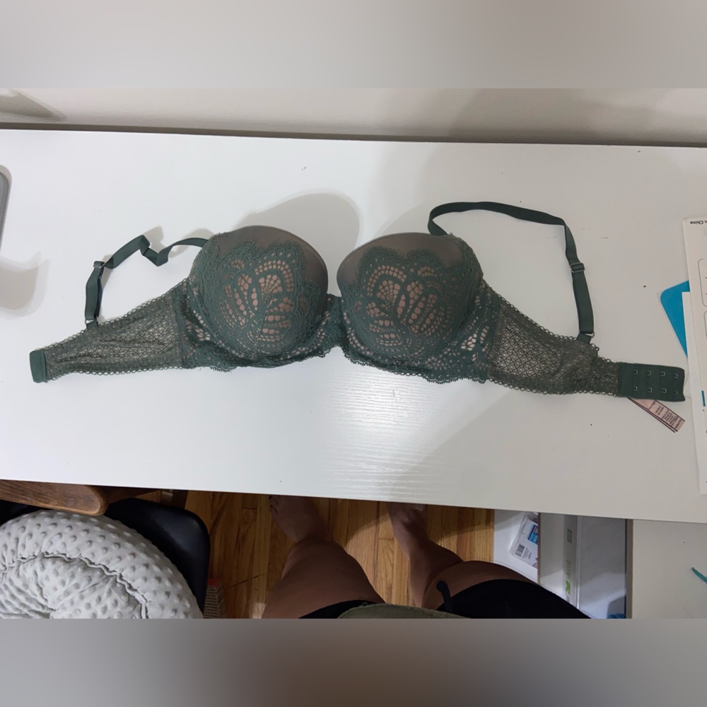 34DD Victorias Secret Bra